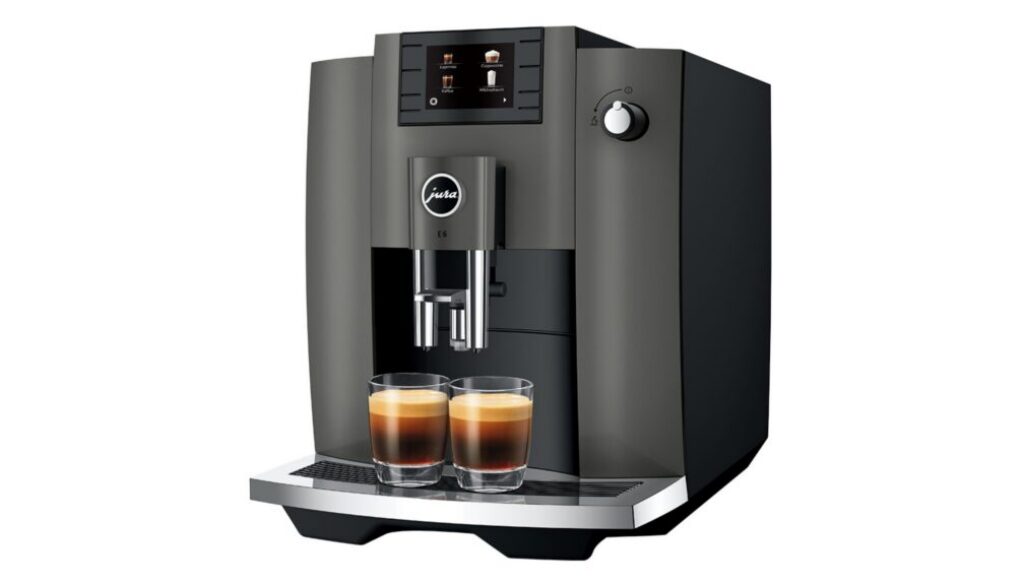 JURA E6 Kaffeevollautomat in Dark Inox mit zwei Gläsern Kaffee